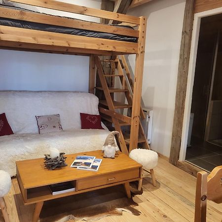 Le Nid Des Cerfs Bed & Breakfast Essert-Romand ภายนอก รูปภาพ