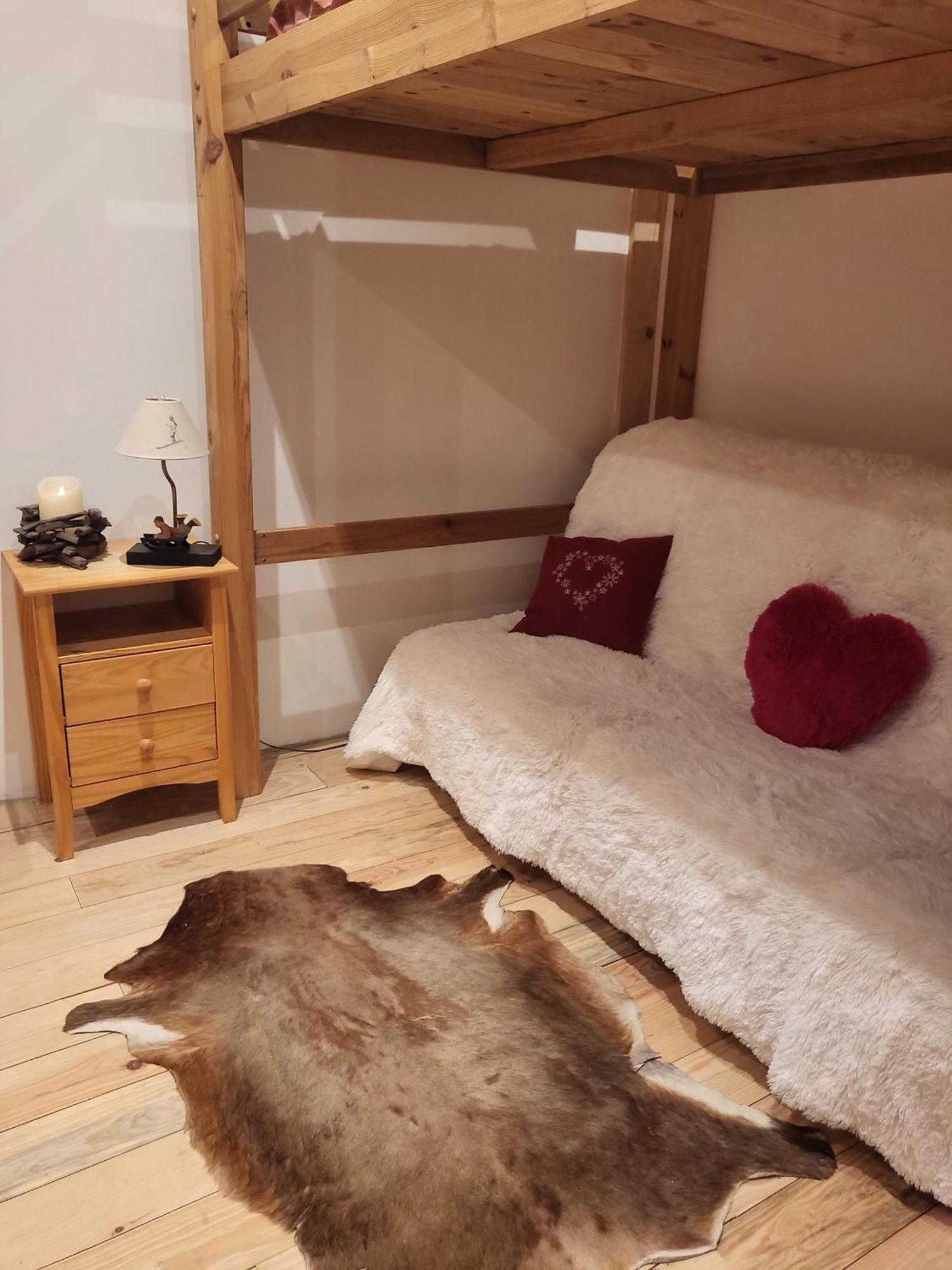 Le Nid Des Cerfs Bed & Breakfast Essert-Romand ภายนอก รูปภาพ
